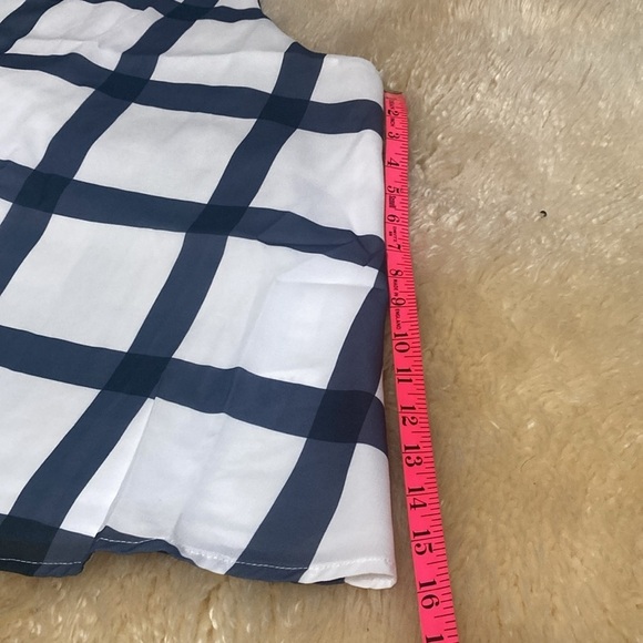 Lulus gray and white sleeveless halter neck top size small - Picture 3 of 6